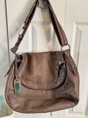 B makowsky Classic Brown Leather Shoulder Bag
